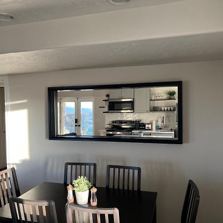 Above Ground Basement Apartment 2 Bedroom 1 B Retreat With Gorgeous View Draper Exterior photo