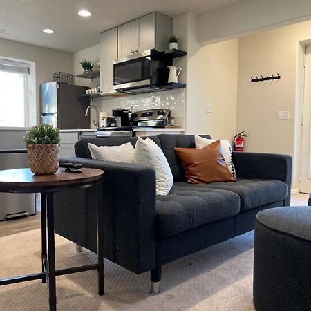 Above Ground Basement Apartment 2 Bedroom 1 B Retreat With Gorgeous View Draper Exterior photo