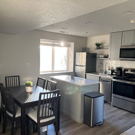 Above Ground Basement Apartment 2 Bedroom 1 B Retreat With Gorgeous View Draper Exterior photo