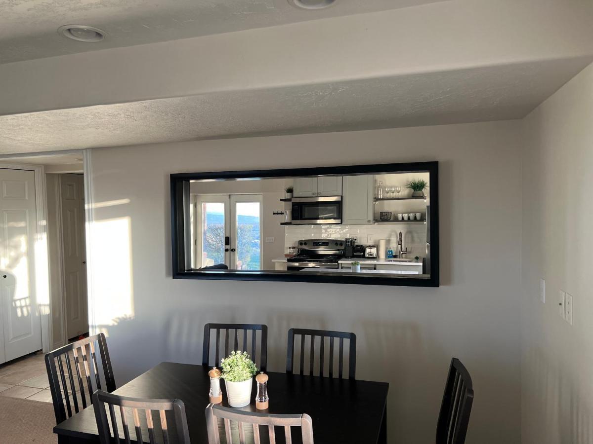 Above Ground Basement Apartment 2 Bedroom 1 B Retreat With Gorgeous View Draper Exterior photo