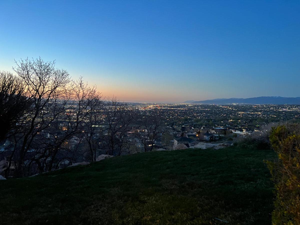 Above Ground Basement Apartment 2 Bedroom 1 B Retreat With Gorgeous View Draper Exterior photo