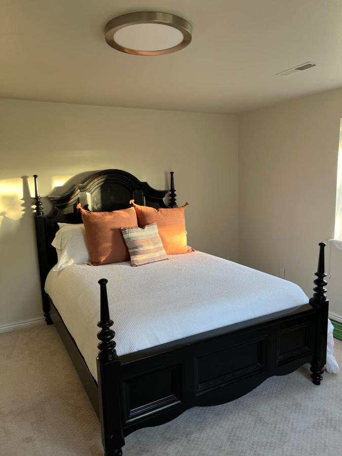 Above Ground Basement Apartment 2 Bedroom 1 B Retreat With Gorgeous View Draper Exterior photo